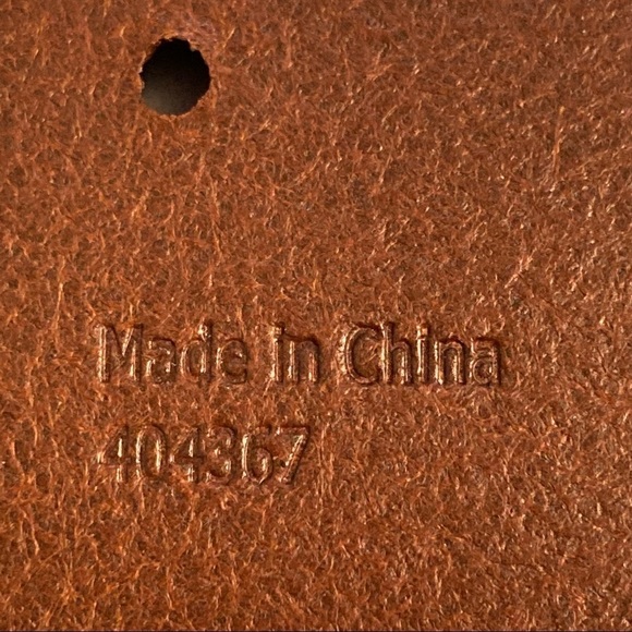 BANANA REPUBLIC 34 x 2.5” Leather Belt Laser Holes Perforation Gold Buckle - Picture 5 of 6